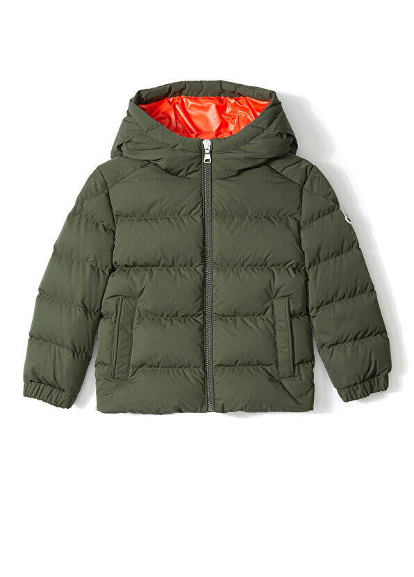 

Зеленое пуховое пальто с капюшоном для мальчика Moncler