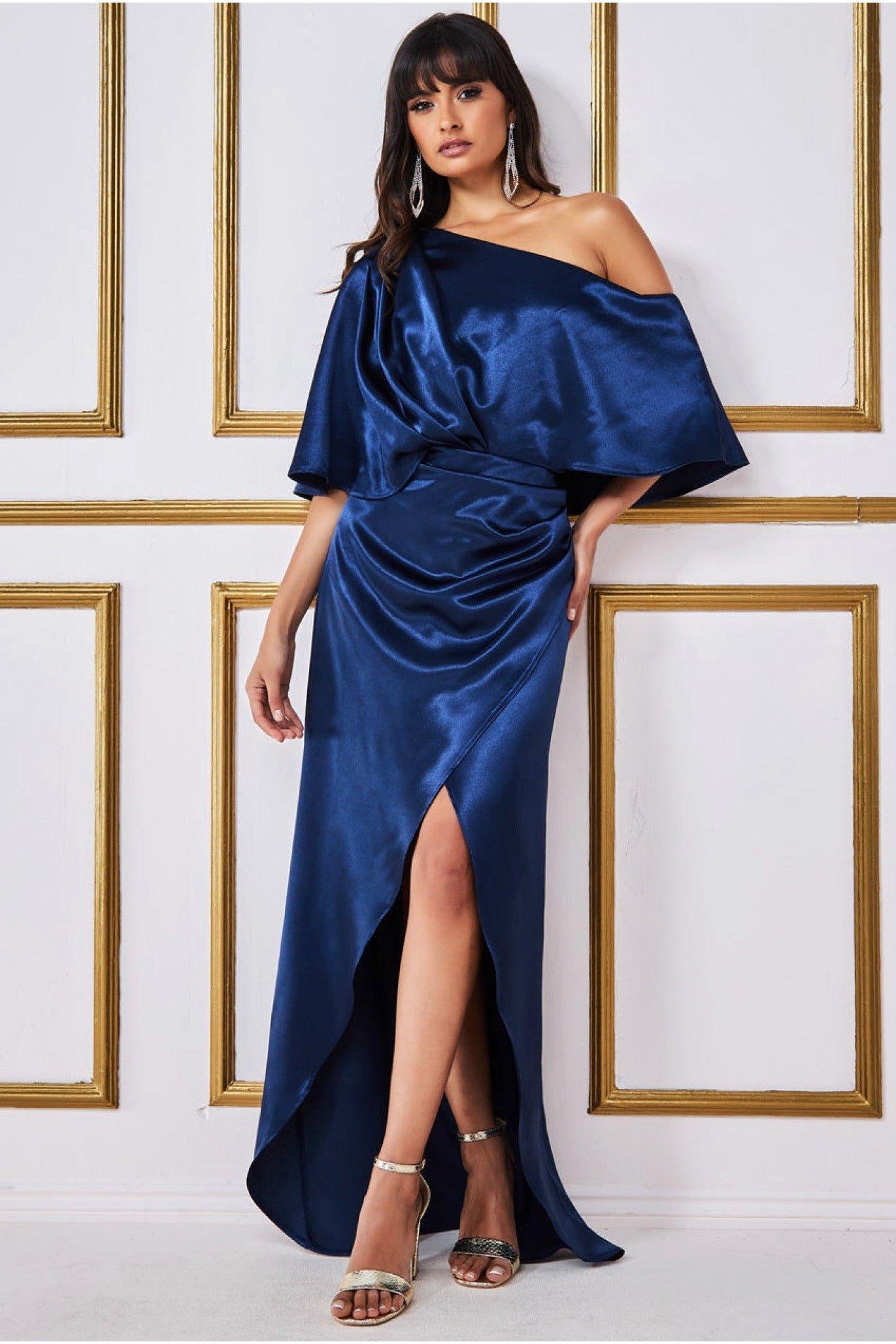 Атласное платье макси с драпировкой и запахом на плечах Goddiva, темно-синий