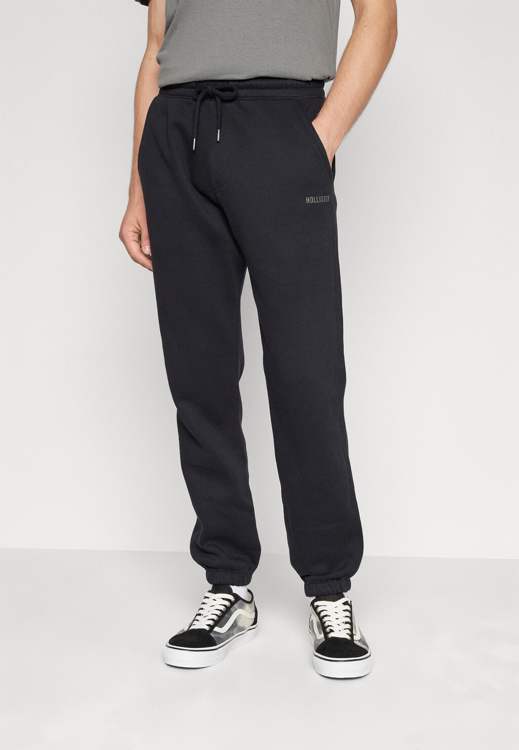 

Спортивные брюки STORES LOGO JOGGER Hollister Co., черный