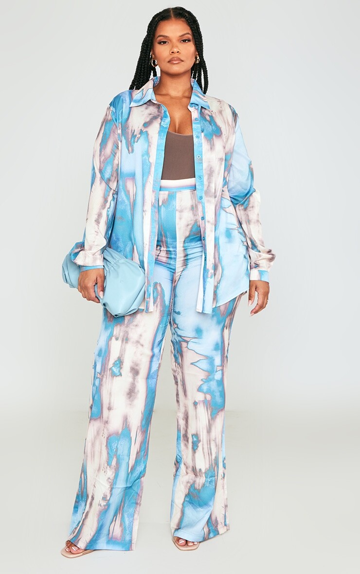 

PrettyLittleThing Синие широкие брюки с текстурным принтом Plus, Синий