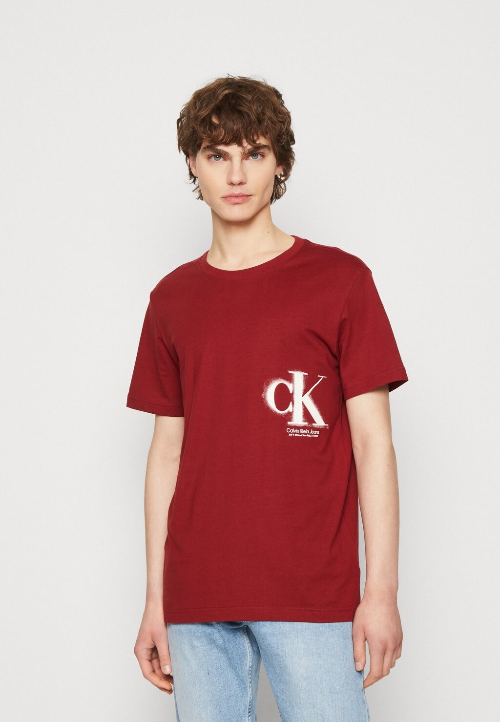 

Футболка с принтом Calvin Klein Jeans, бордовый