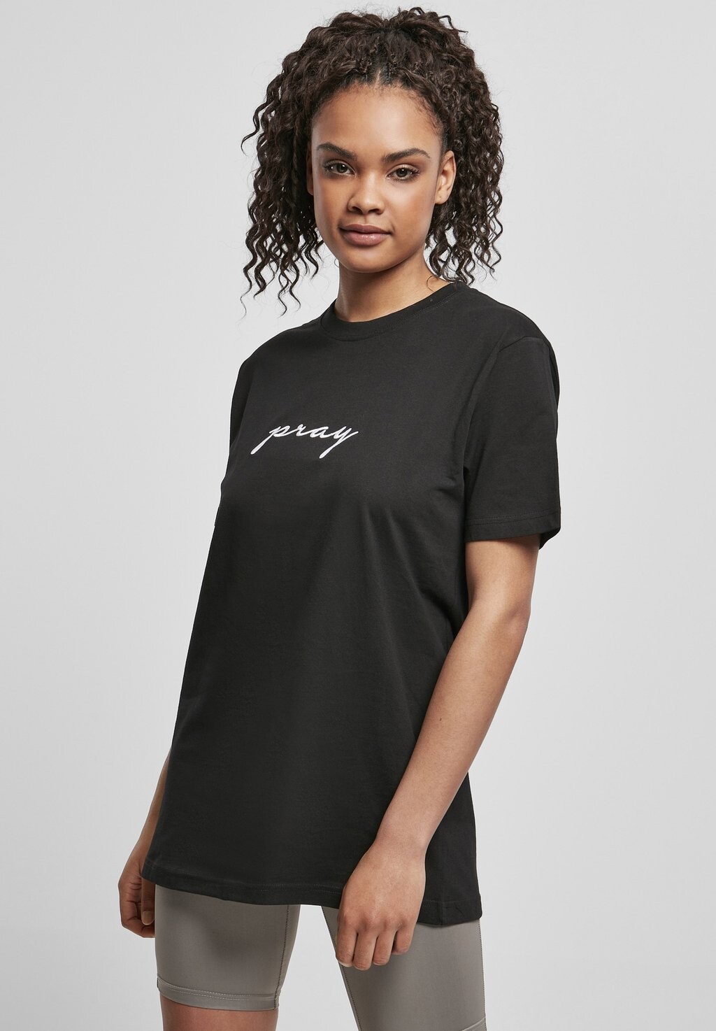 

Базовая футболка Mister Tee, черный