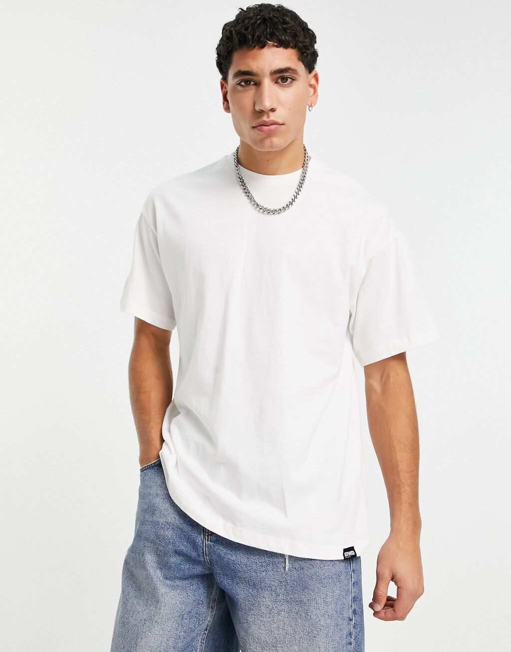 

Белая футболка оверсайз Pull&Bear