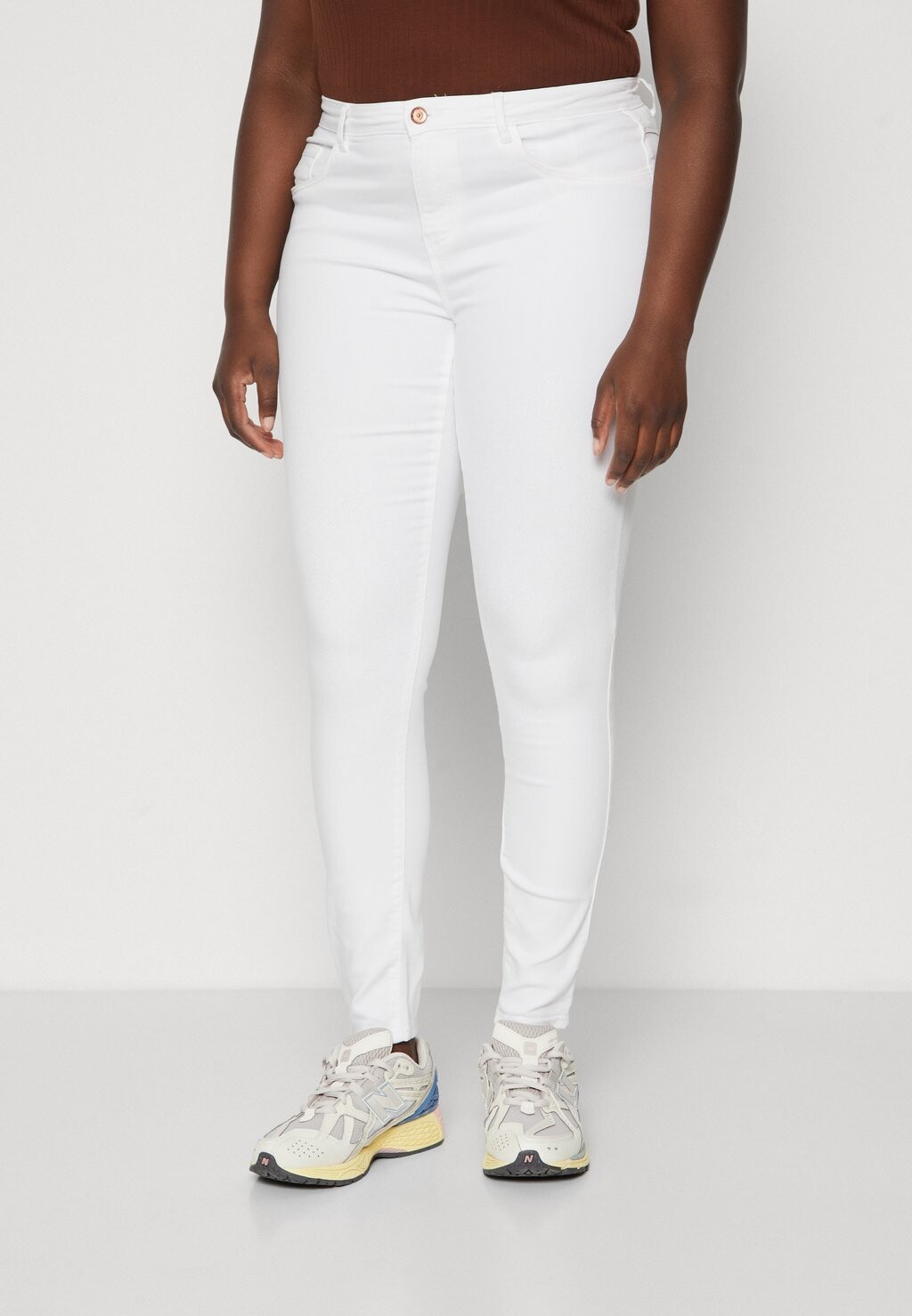 

Джинсы Skinny Fit CARTHUNDER ONLY Carmakoma, цвет white