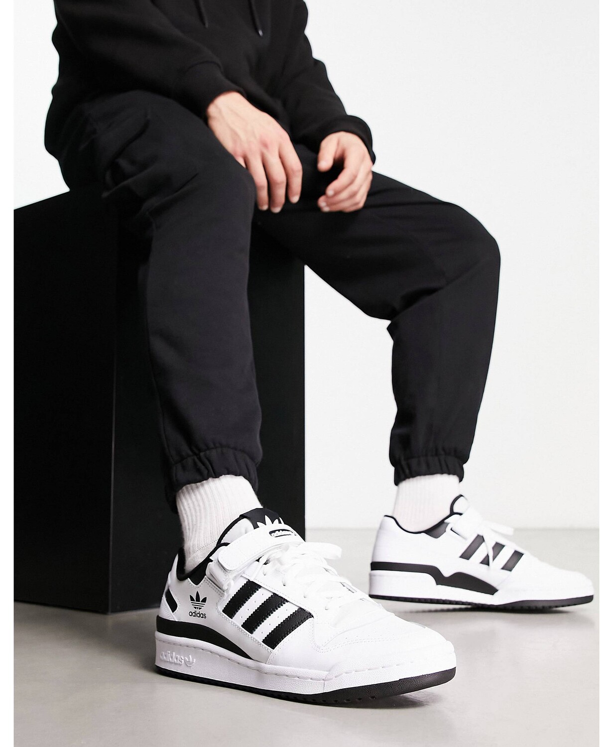 

Бело-черные низкие кроссовки adidas Originals Forum, Черный