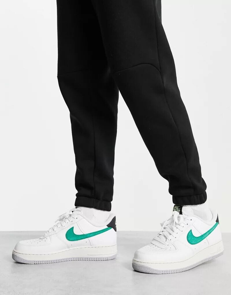 

Бело-зеленые кроссовки Nike Air Force 1 '07