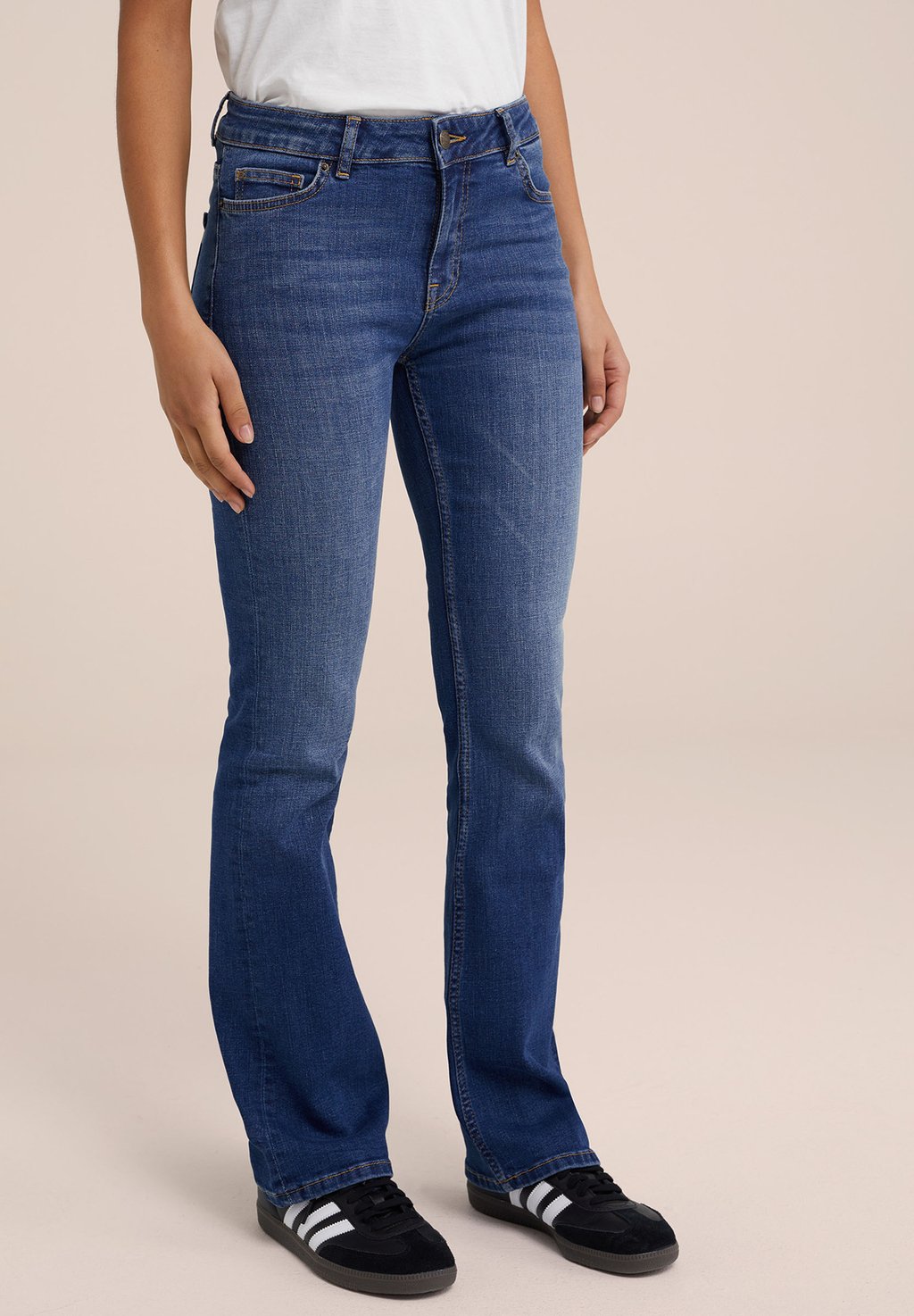 Джинсы Bootcut WE Fashion, темно-синий расклешенные джинсы we fashion темно синий
