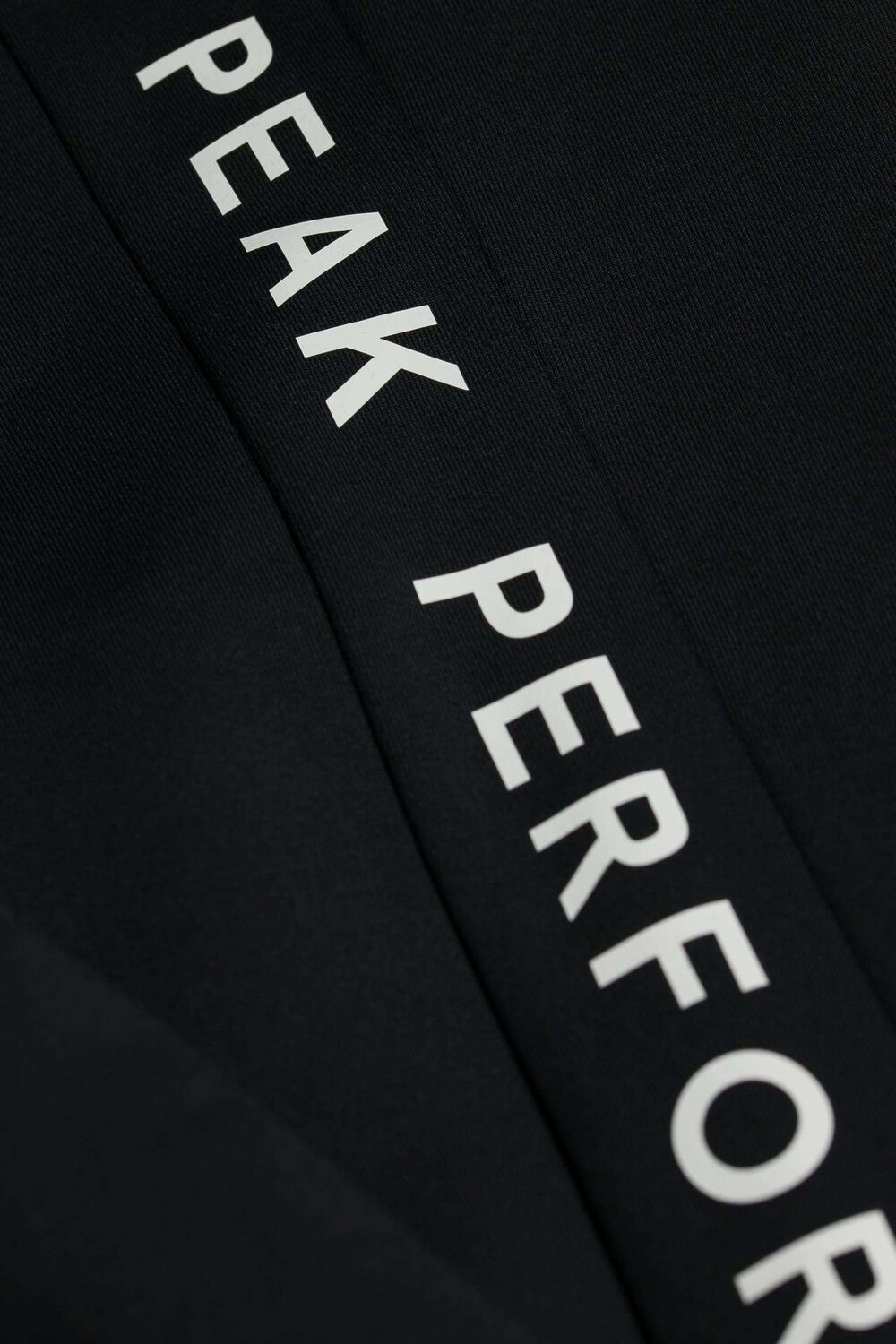 

Черные спортивные штаны Peak Performance