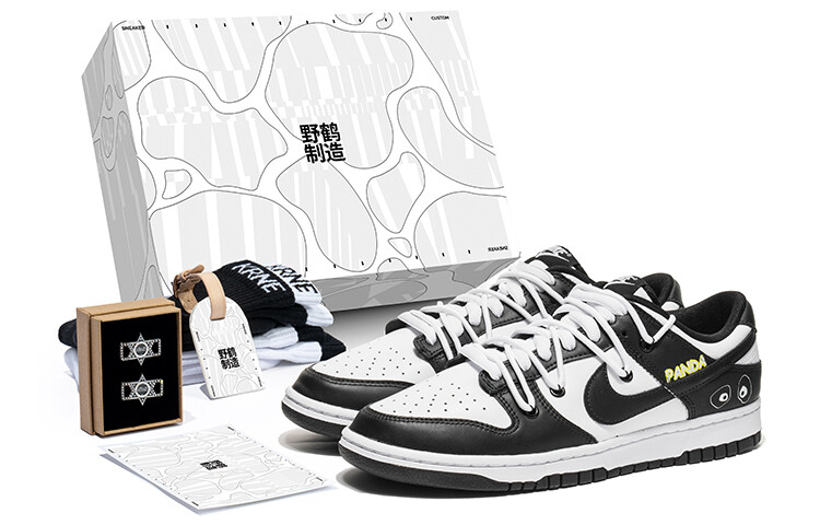 

Кроссовки Nike Dunk, черный/белый