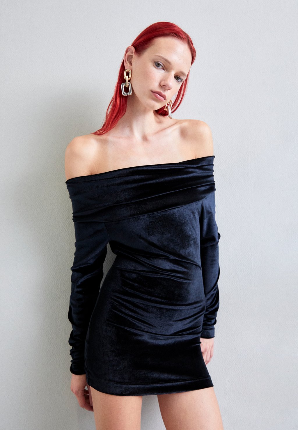 Элегантное платье Off Shoulder Mini Dress GmbH, черный