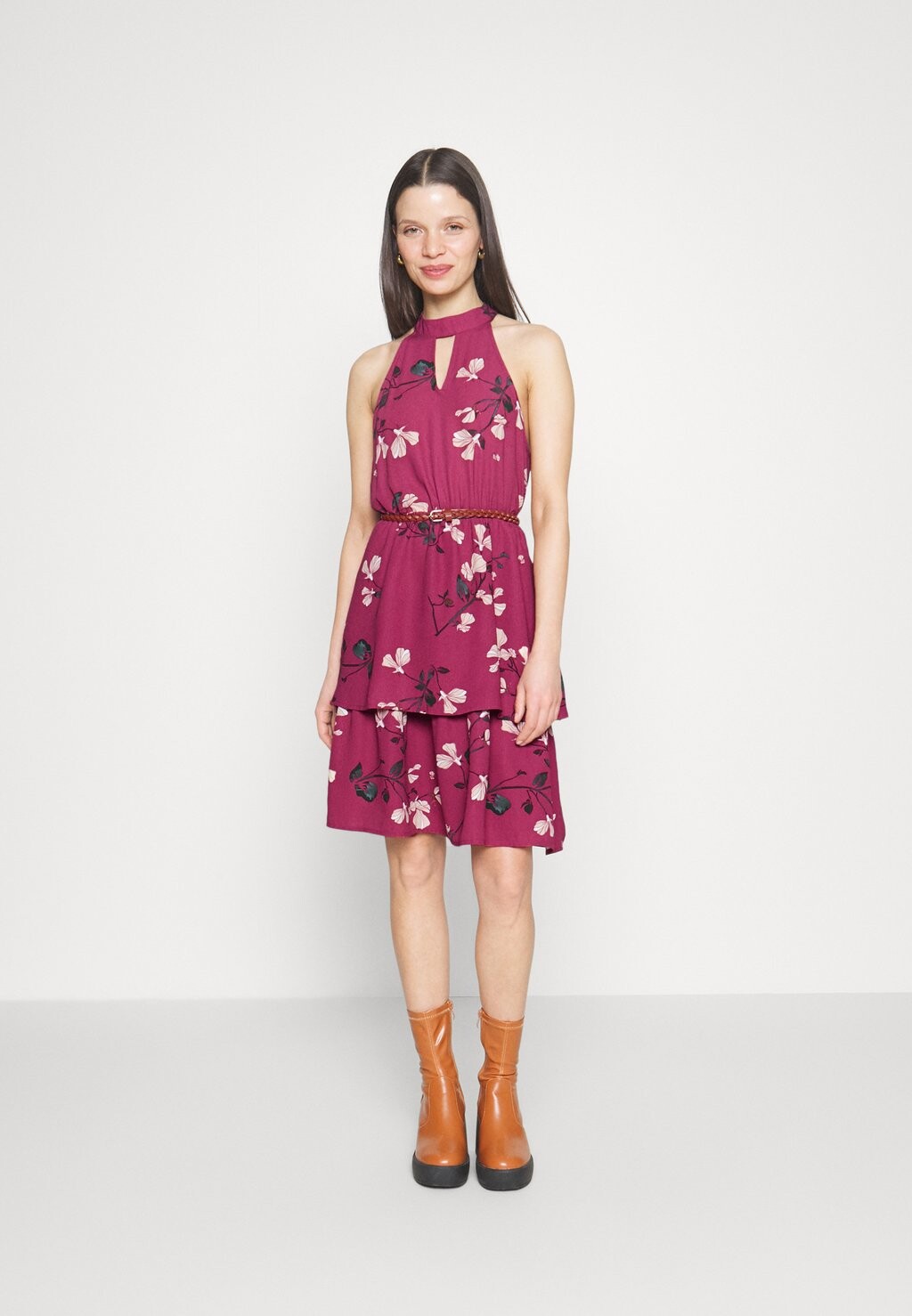

Летнее платье Vero Moda, светло-розовый