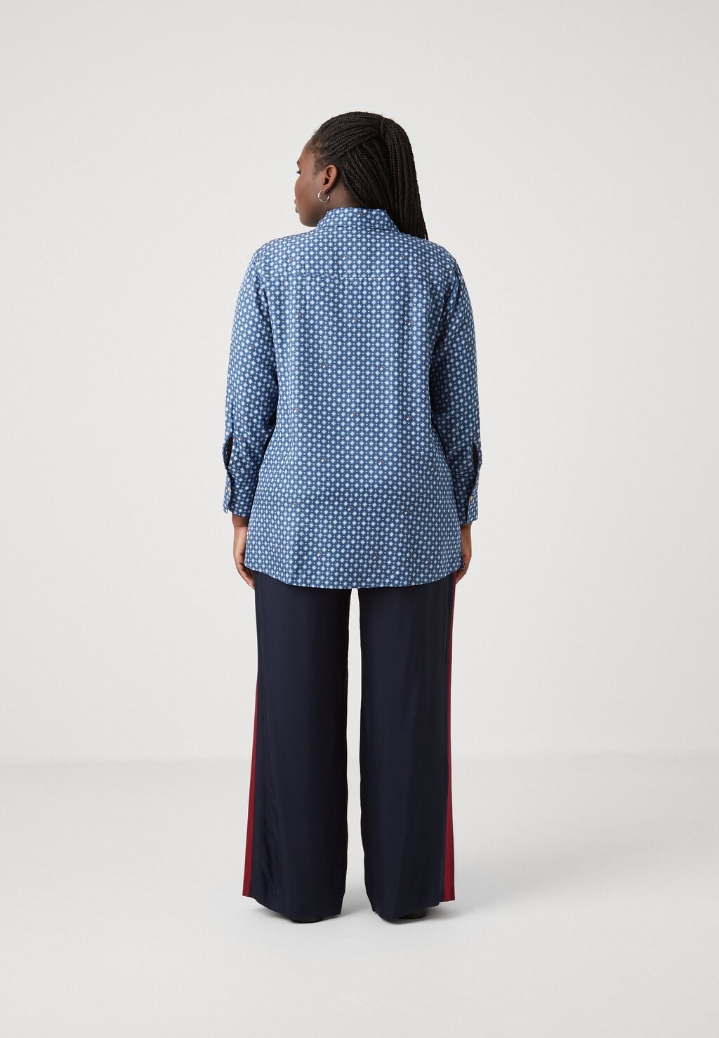 

Блузка на пуговицах REGULAR SHIRT Tommy Hilfiger, темно-синий