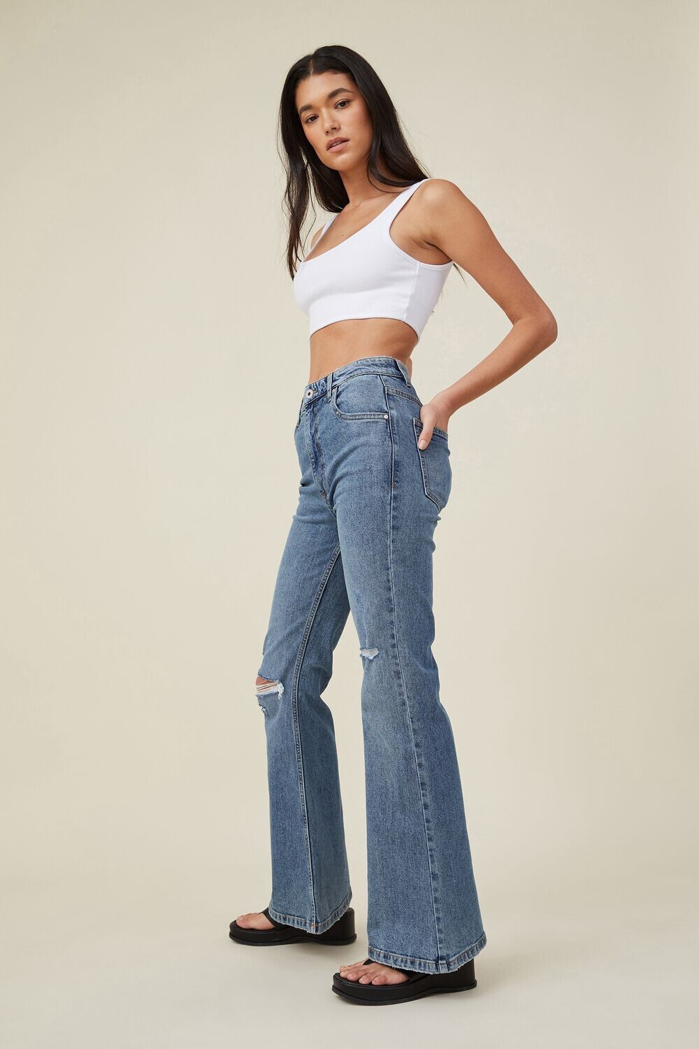 

Оригинальные расклешенные джинсы Cotton On