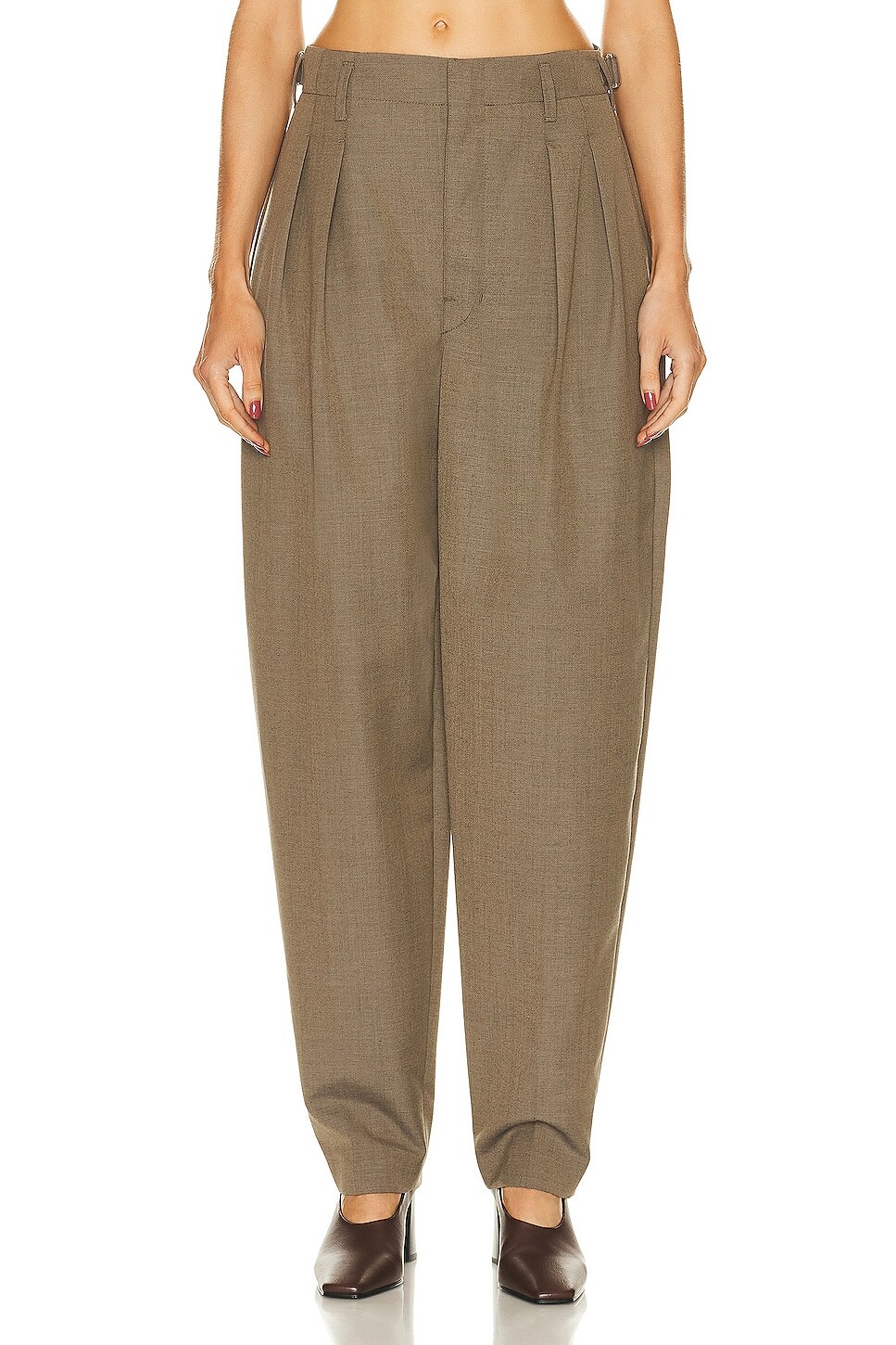 

Брюки Lemaire Pleated Tapered, цвет Beige Grey