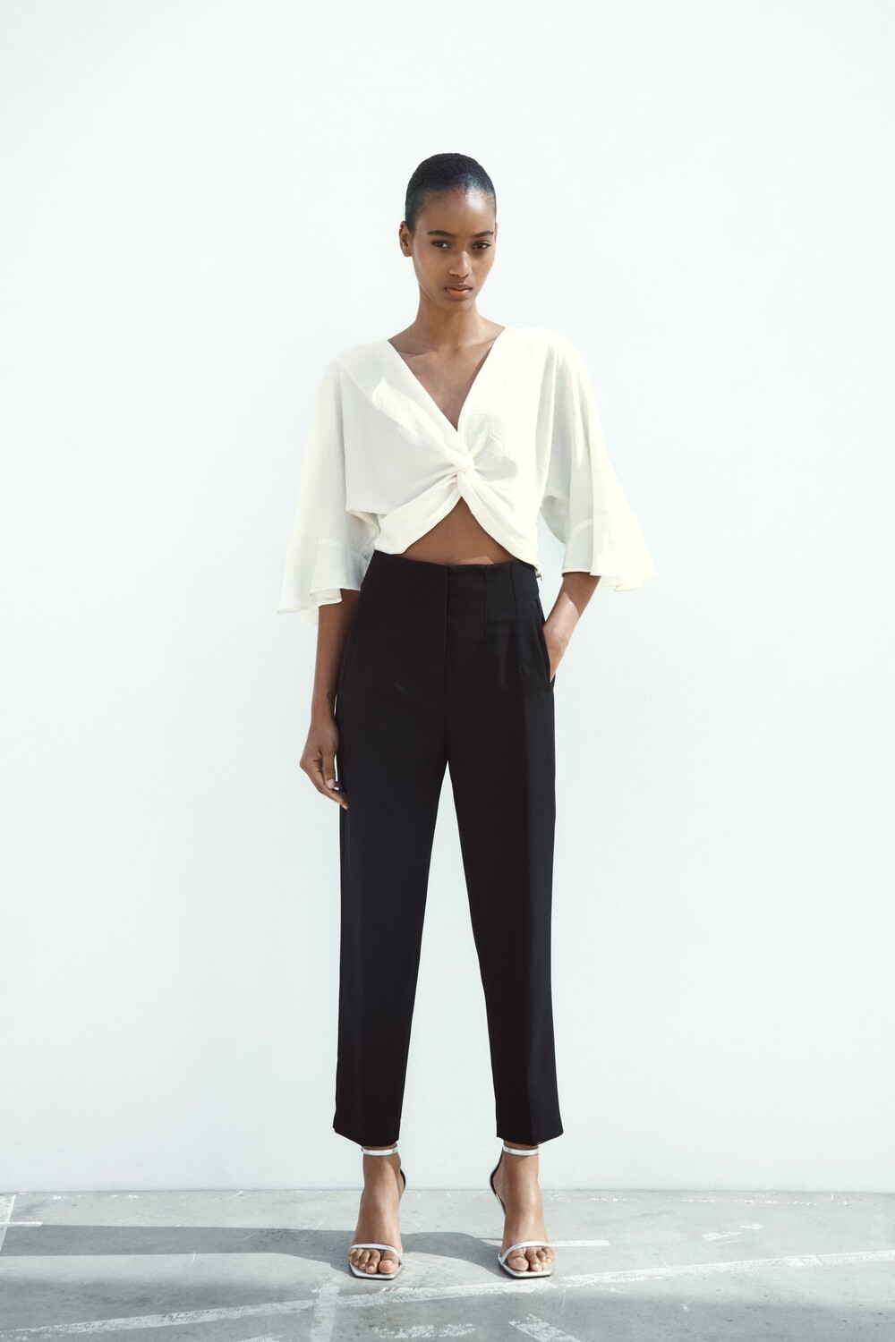 

Рубашка укороченного размера с узелом Zara, экрю