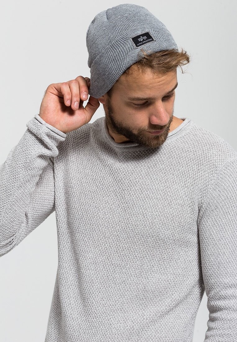 

Шапка Alpha Industries