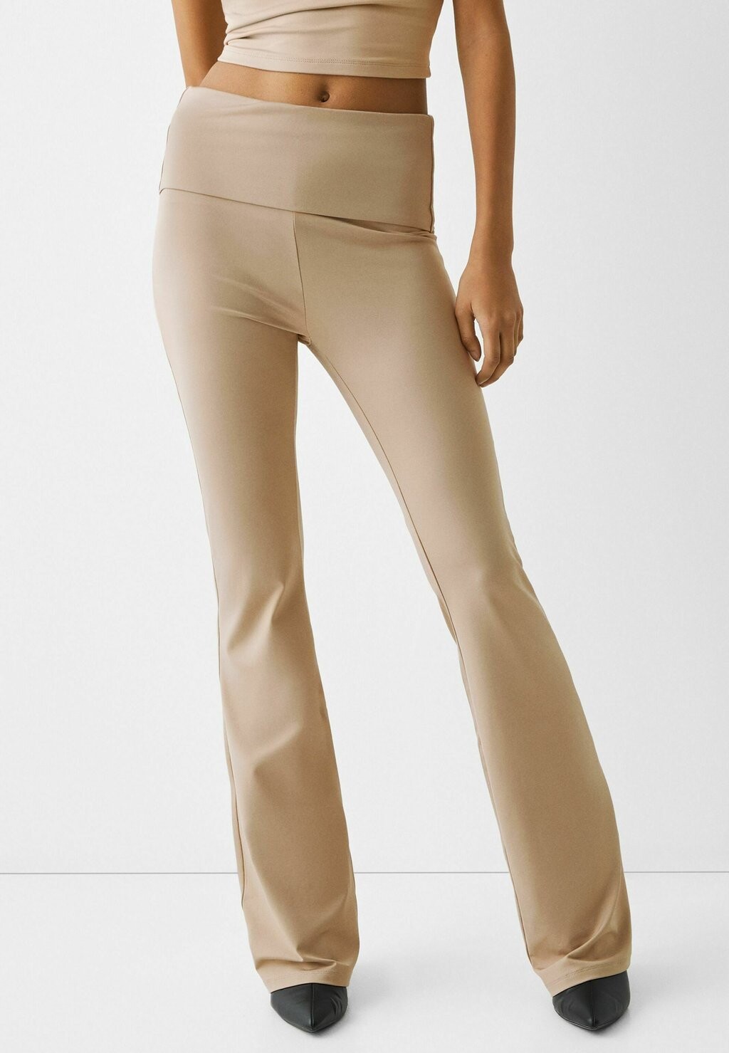 

РАСКЛЕШЕННАЯ Turn-Up Waist Bershka