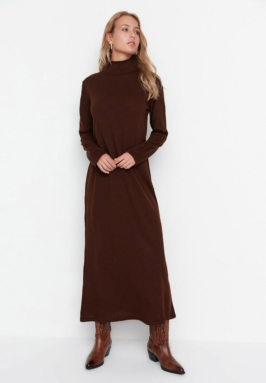

Трикотажное платье Trendyol Modest, коричневое, Коричневый