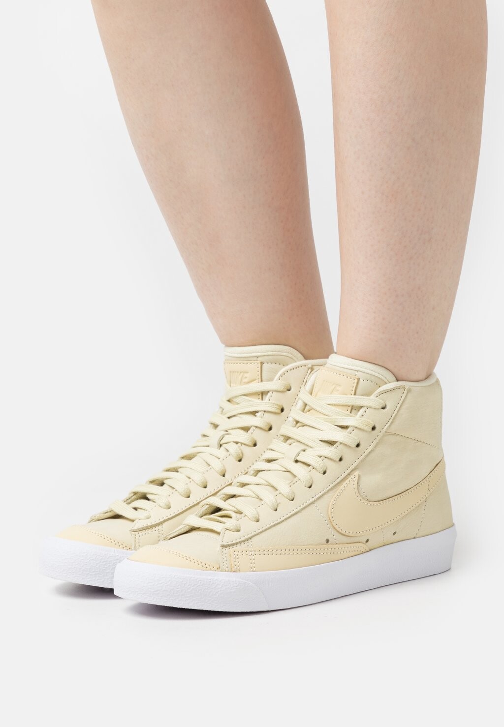 

Высокие кроссовки Nike W Blazer Mid Prm, алебастр / белый