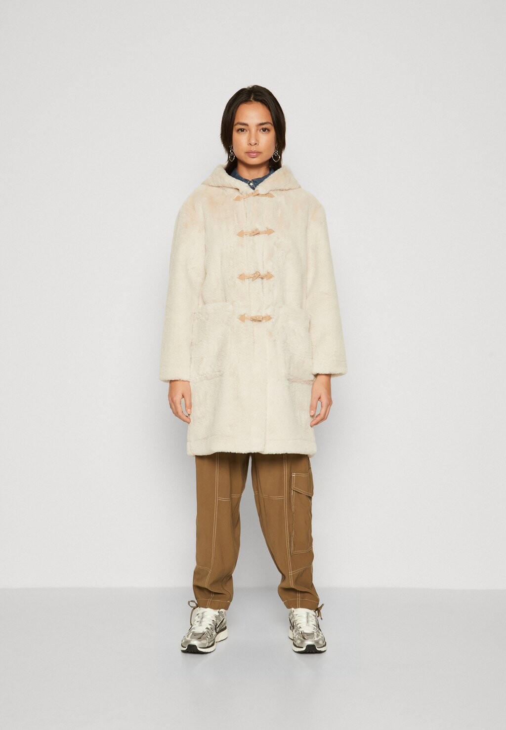 

Зимнее пальто Onlmaja Coat ONLY Petite, цвет pumice stone