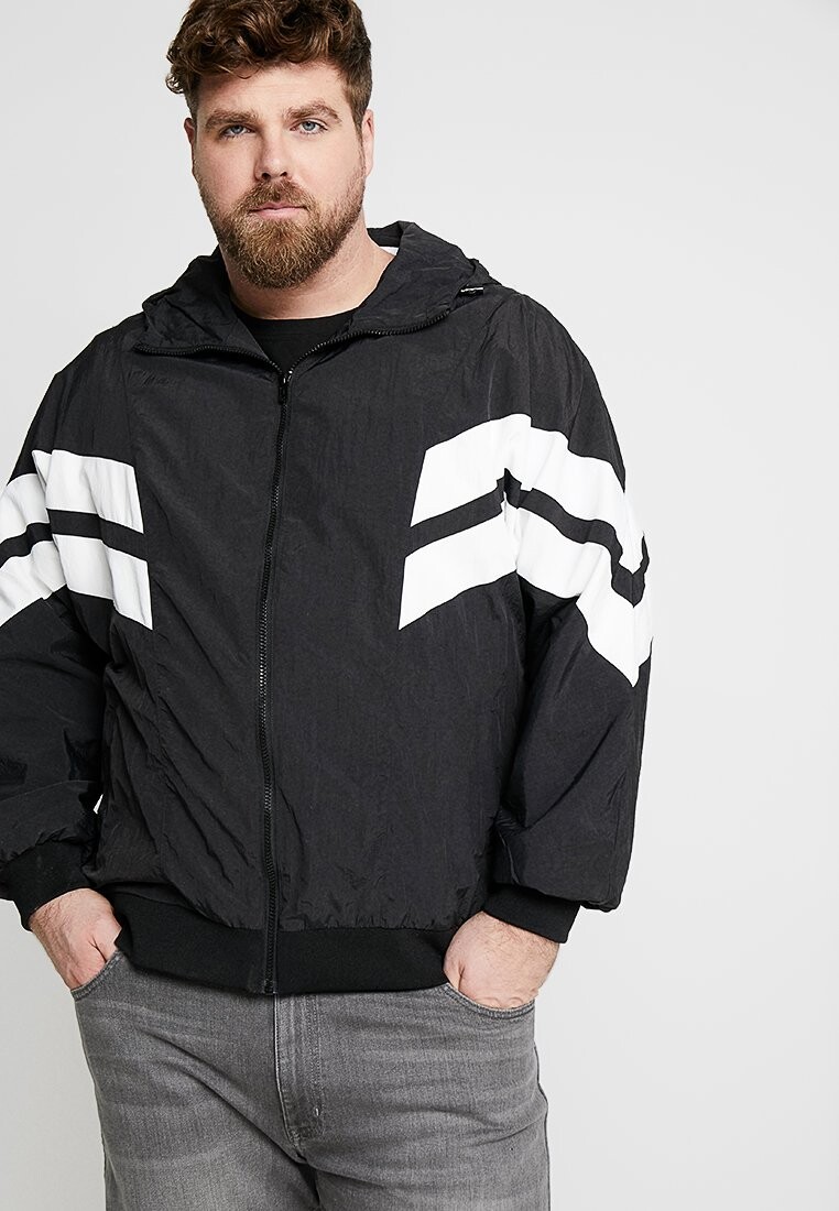 

Куртка Urban Classics СПОРТИВНАЯ КУРТКА С ИЗМЯЧЕННОЙ ПАНЕЛЬЮ, цвет black/white