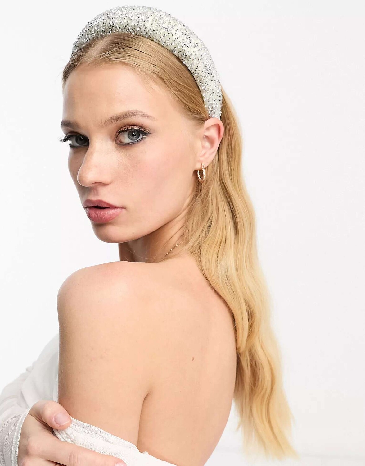 

Мягкая повязка на голову ASOS, полностью украшенная кристаллами