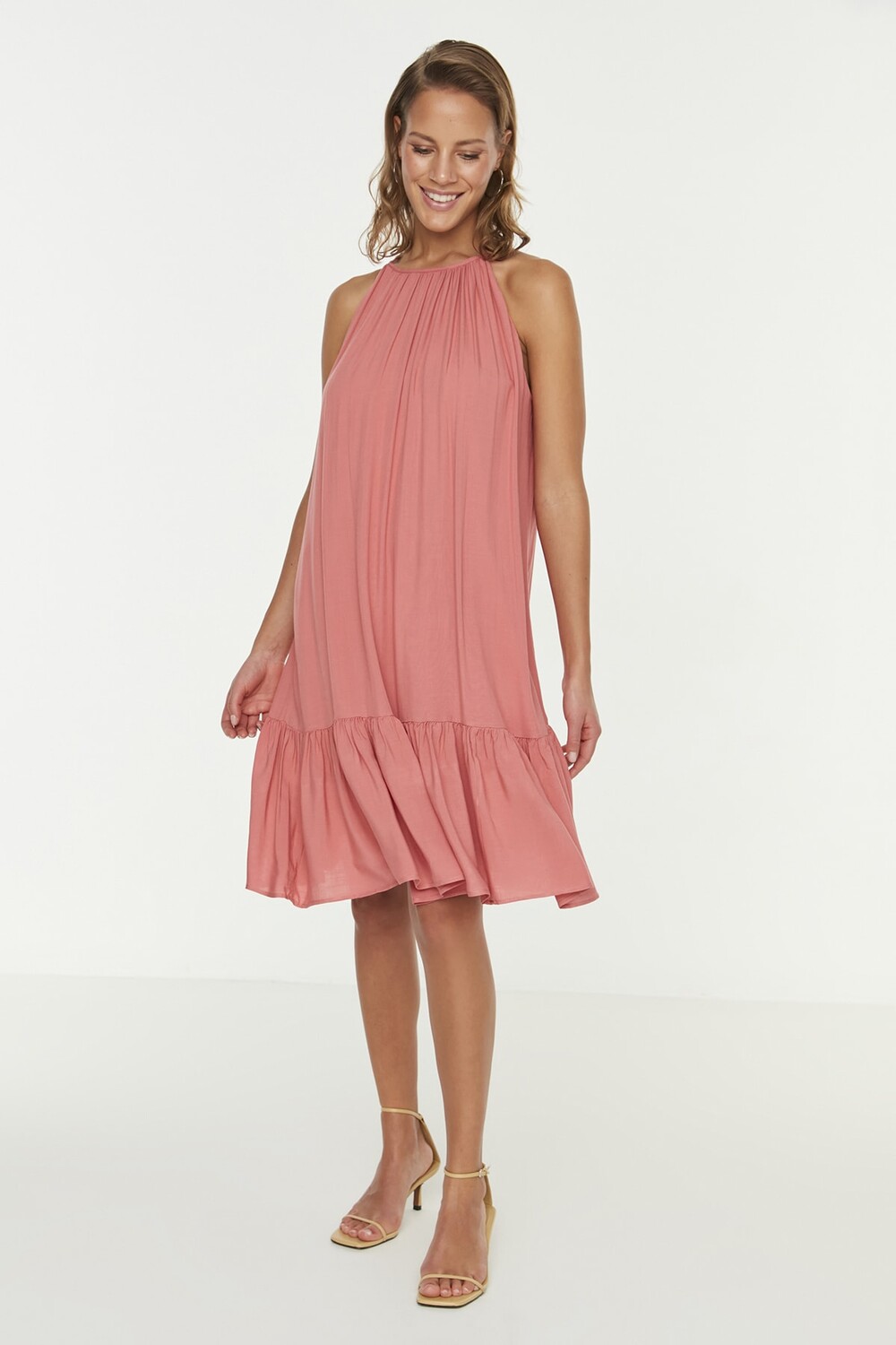 

Тканое платье с бретелькой Dusty Rose TWOSS21EL2123 Trendyol, розовый