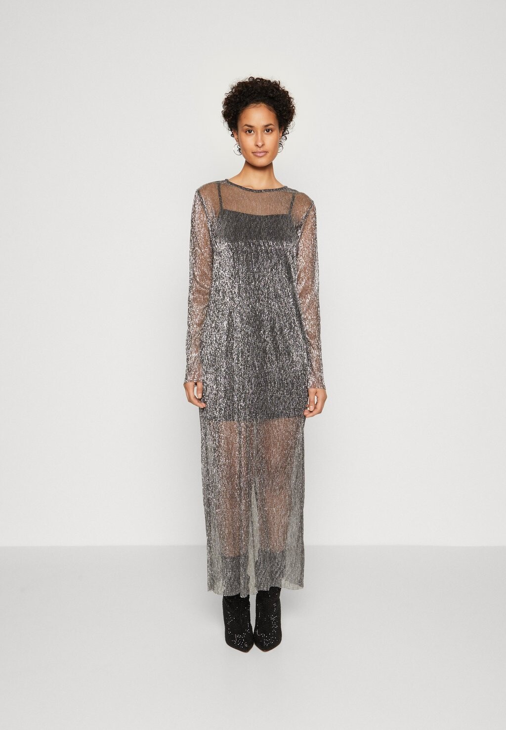 

Элегантное платье MAXI GLITTER DRESS Gina Tricot, черно-серебристый