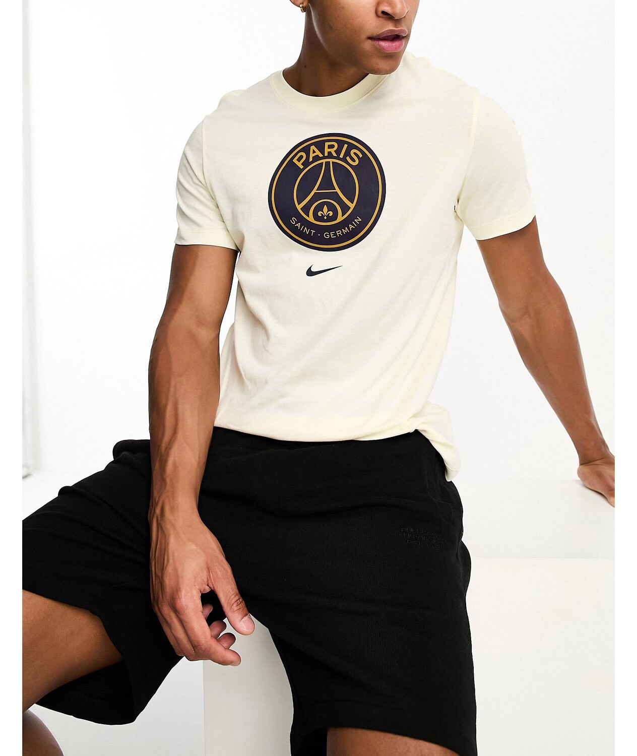 

Белая футболка с гербом Nike Football Paris Saint-Germain
