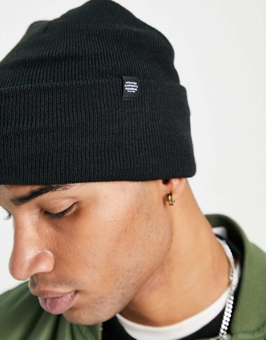 

Черная шапка Pull&Bear