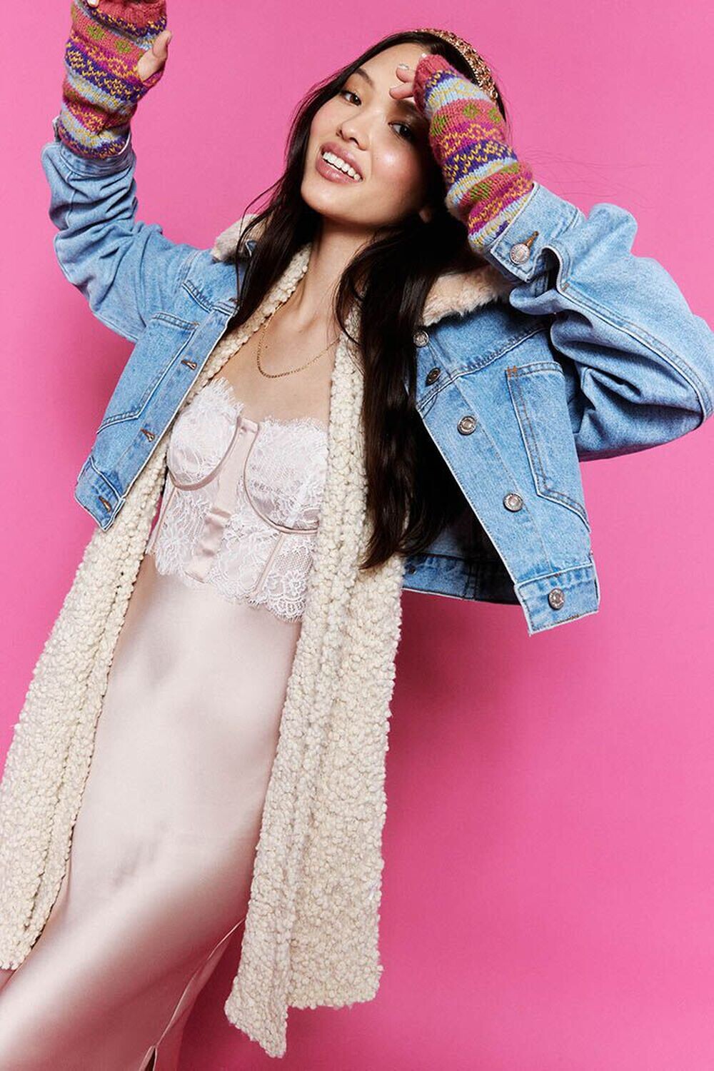 

Джинсовая куртка с воротником из искусственного меха Forever 21, деним