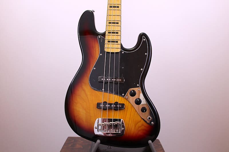 

Басс гитара G&L Tribute JB 3-Tone Sunburst 220404701