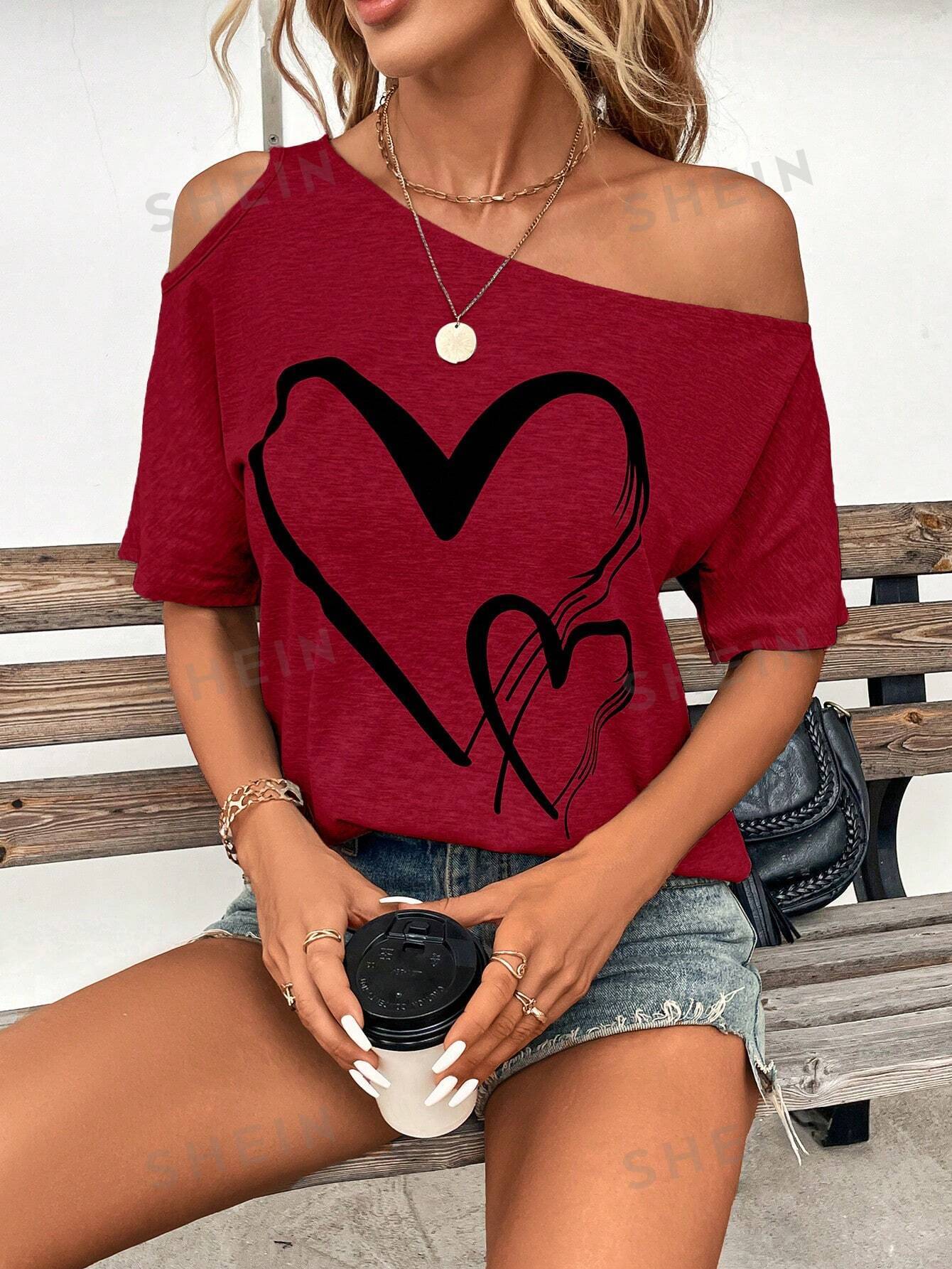 SHEIN Clasi Женская футболка с принтом Love Heart и нерегулярными плечами, красный