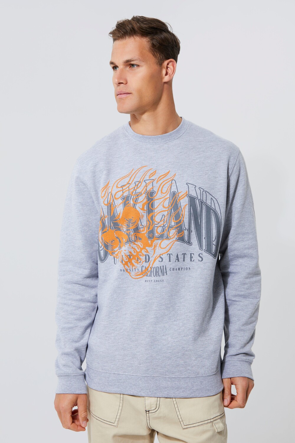 

Свитшот с графическим черепом tall flame Boohoo, серый