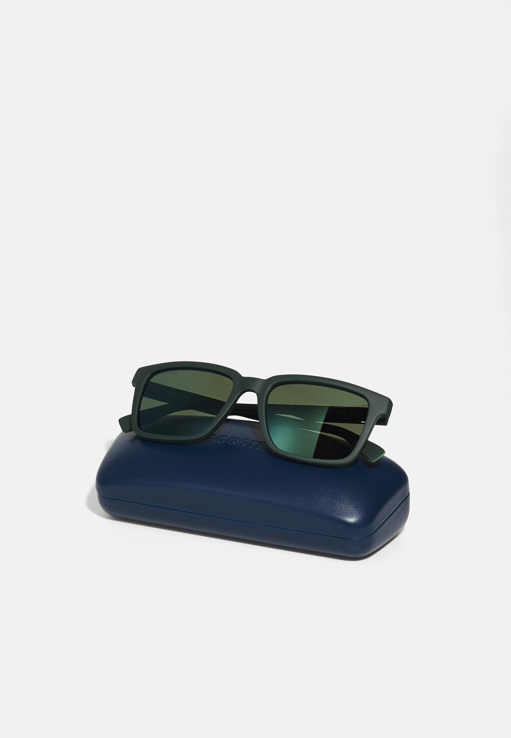 

Солнцезащитные очки Lacoste, матово-зеленые