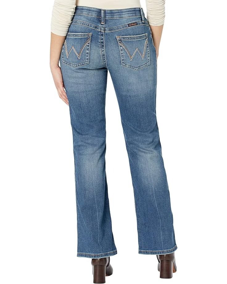 

Джинсы Wrangler Qbaby Mid-Rise Bootcut in Sally, цвет Sally