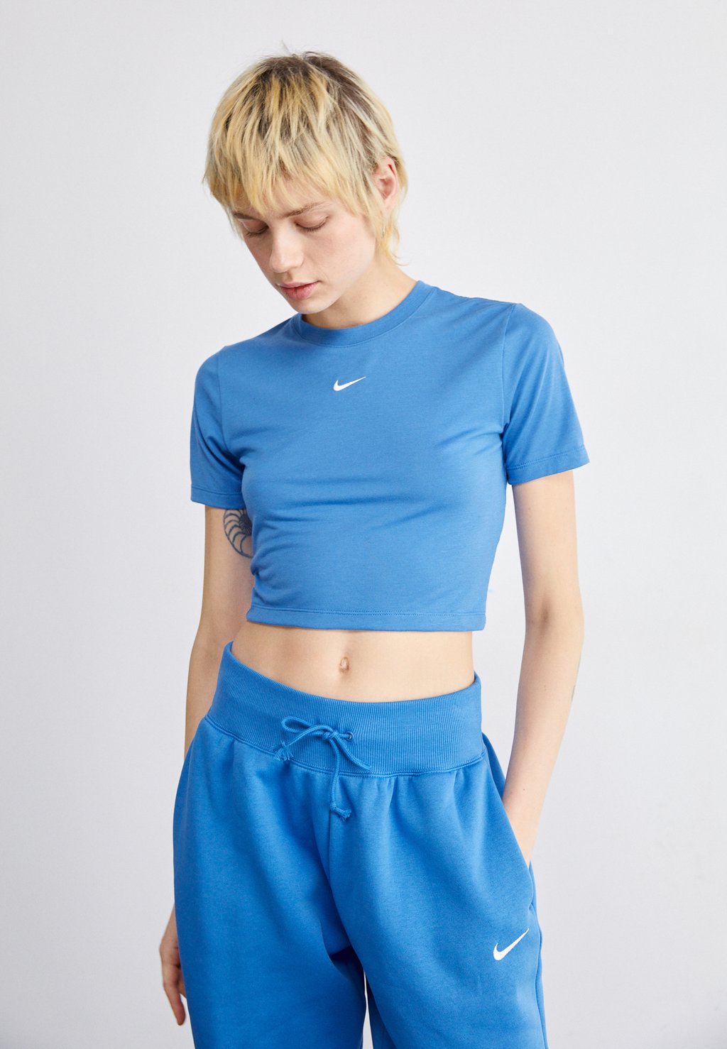 Базовая футболка Tee Essential Slim Nike, цвет star blue