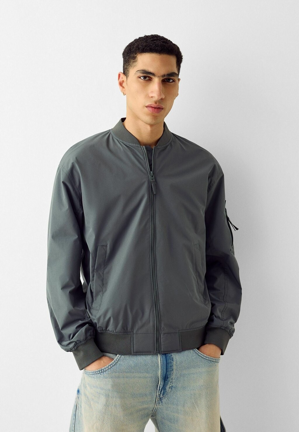 

Куртка-бомбер LIGHTWEIGHT Bershka, цвет dark grey