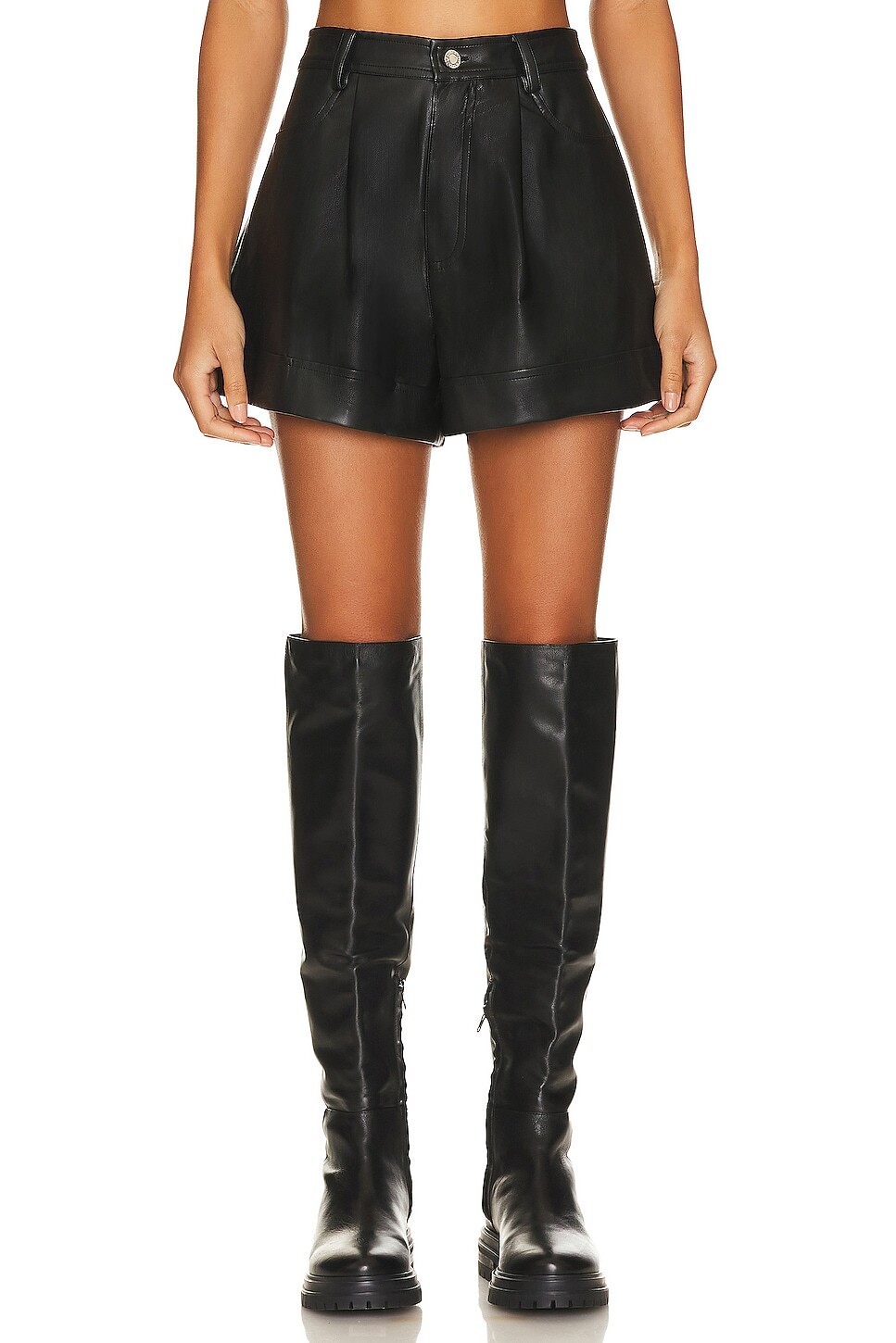 

Шорты WeWoreWhat Faux Leather Cuffed Short, черный