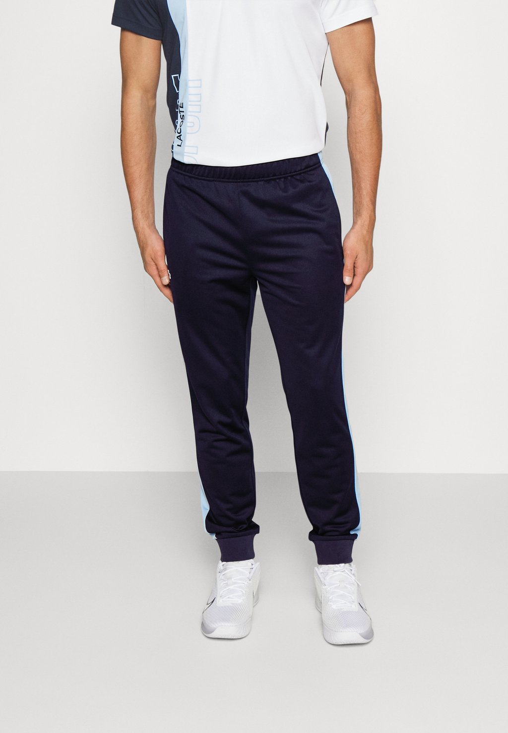 Спортивные брюки Tennis Pant Lacoste, цвет navy blue/overview спортивные шорты tennis lacoste цвет white navy blue