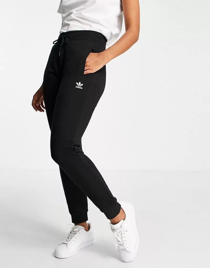 

Черные джоггеры узкого кроя adidas Originals Essentials