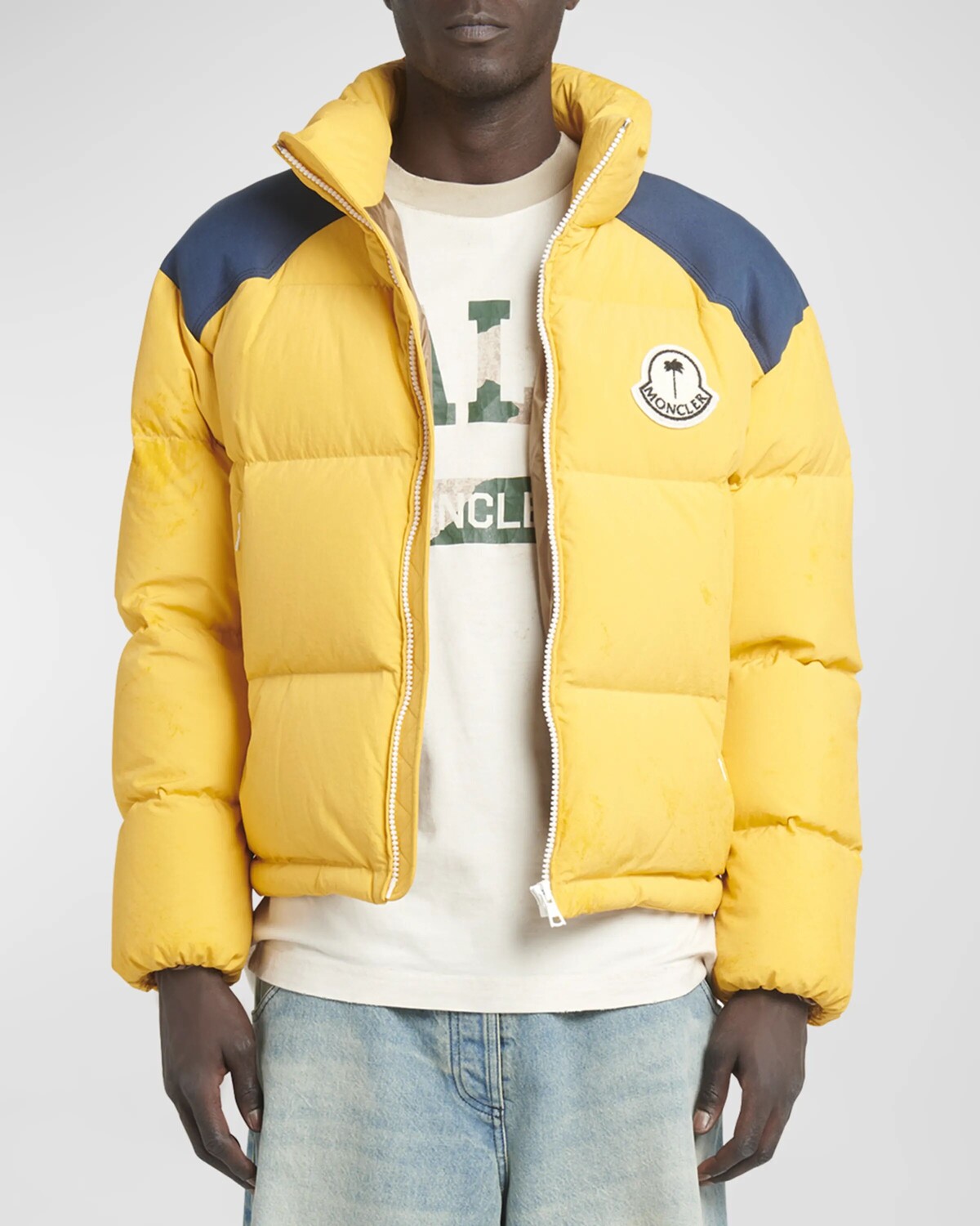 

Мужская куртка-пуховик Moncler x Palm Angels Nevis с контрастной кокеткой Moncler Genius, цвет Yellow