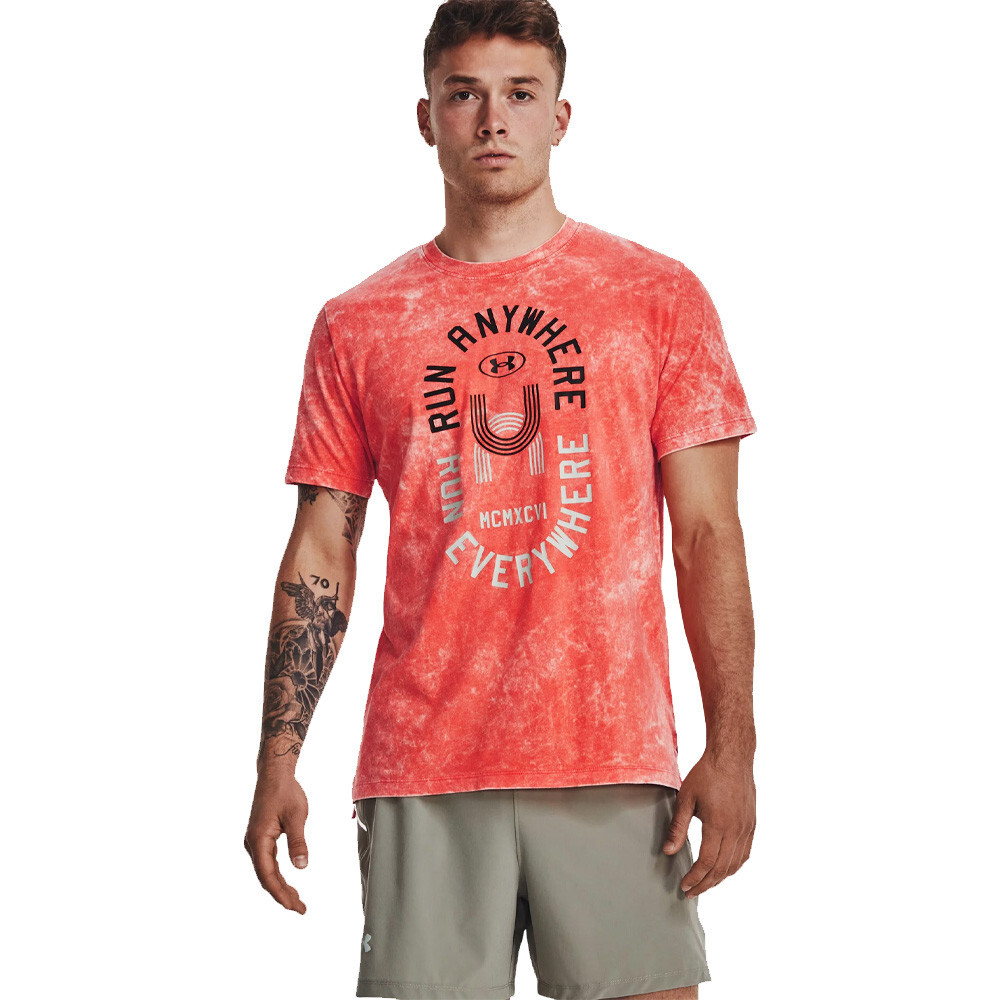 

Спортивная футболка Under Armour Run Everywhere, красный