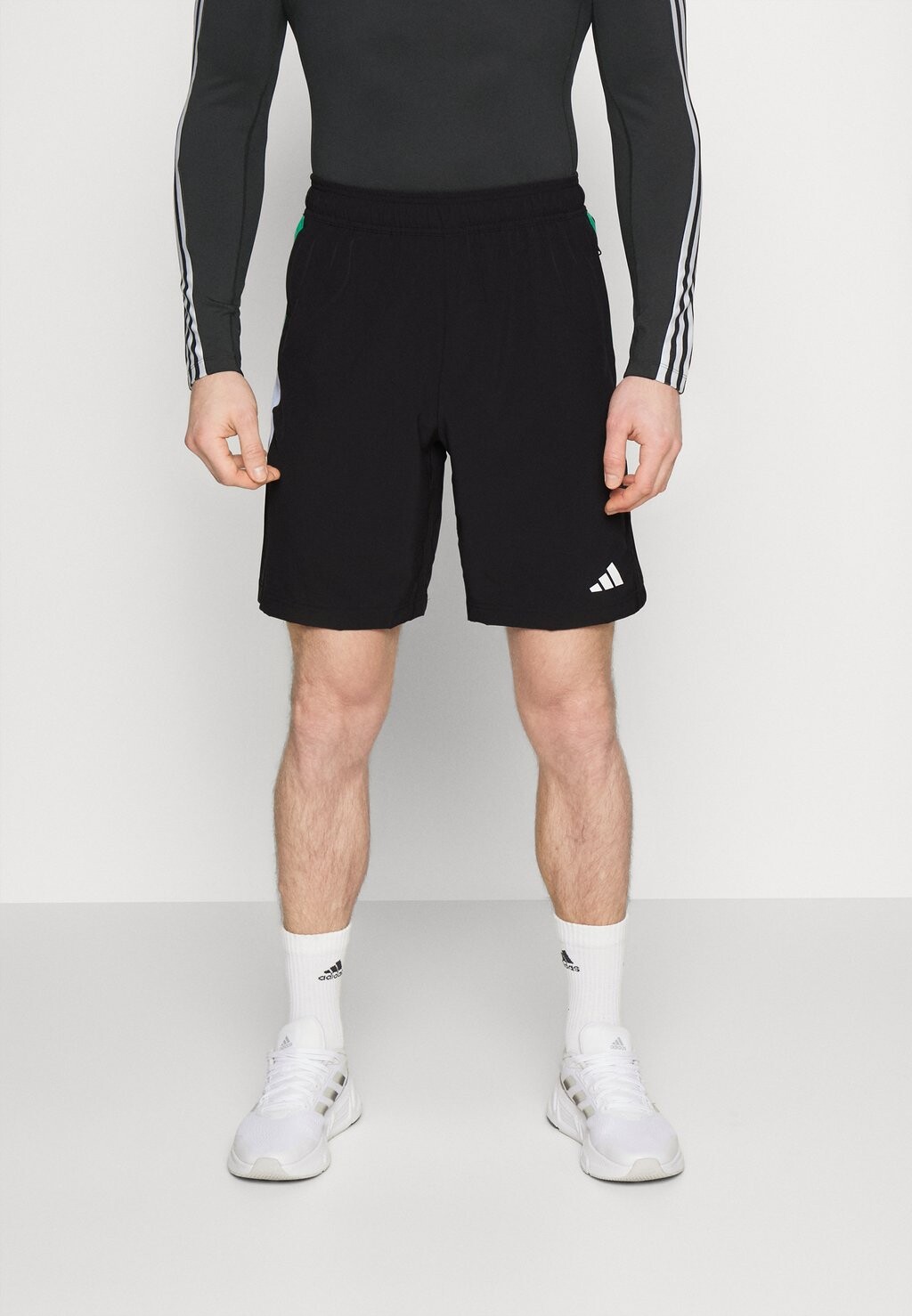 

Спортивные шорты Adidas