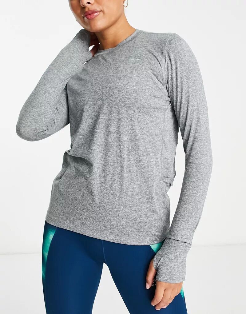 

Серая футболка с круглым вырезом Nike Element Dri-FIT
