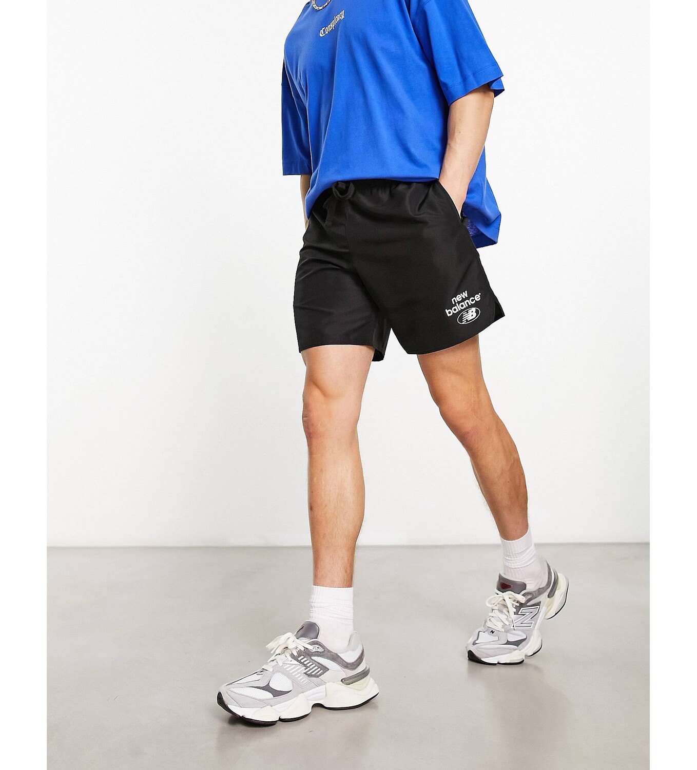 

New Balance essentials переосмыслил шорты черного цвета