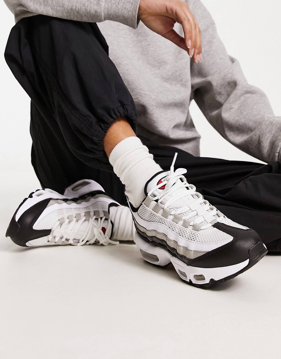 

Кроссовки Nike Air Max 95 белого, черного и серого цветов, Черный