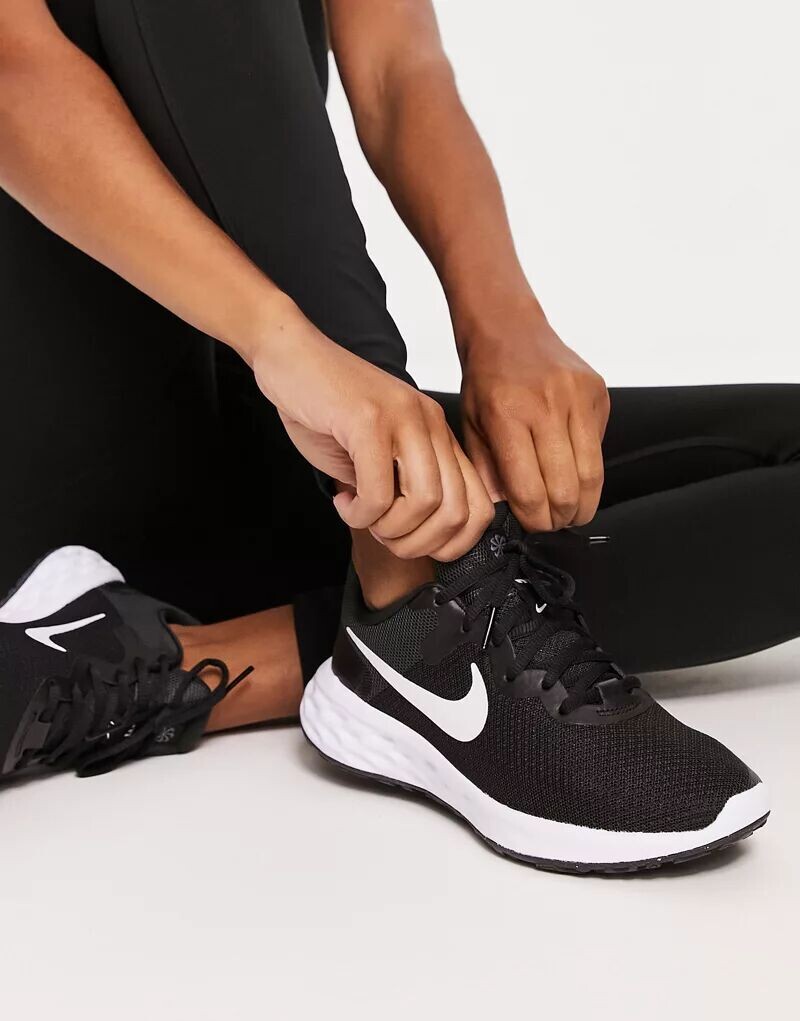 

Черные кроссовки Nike Revolution 6 Next