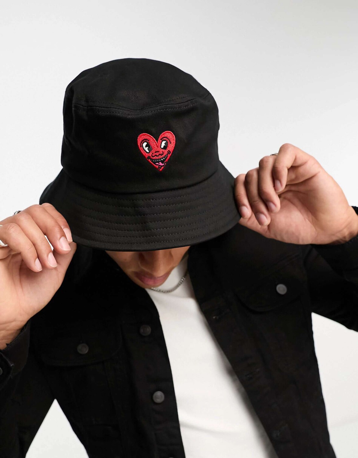

Черная шляпа-ведро Jack & Jones Keith Haring
