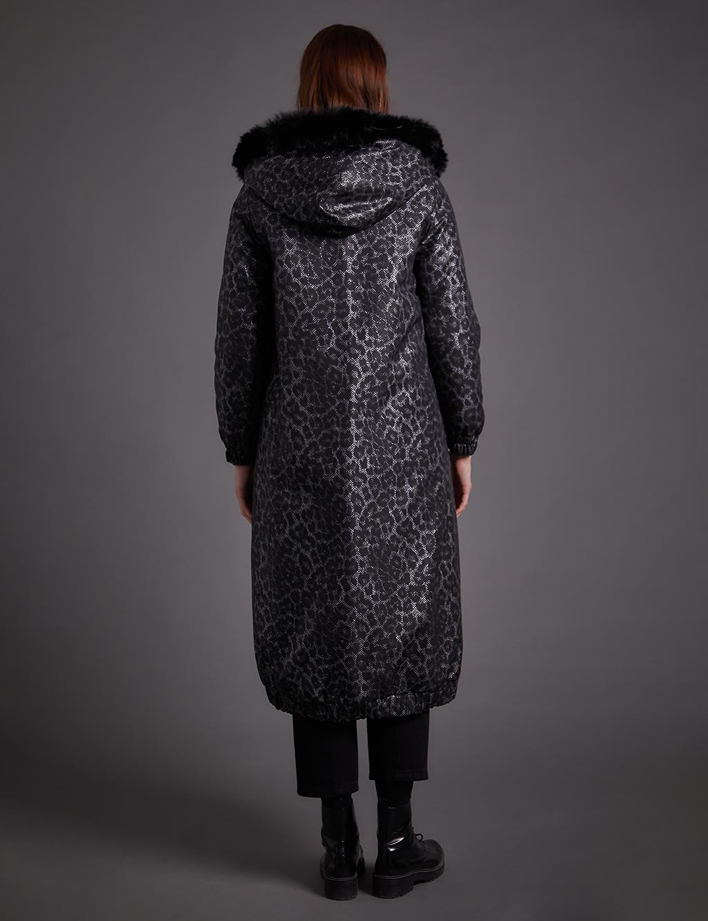 Пальто из искусственного меха с леопардовым узором Черное KYR черное пальто из искусственного меха weekday lilith